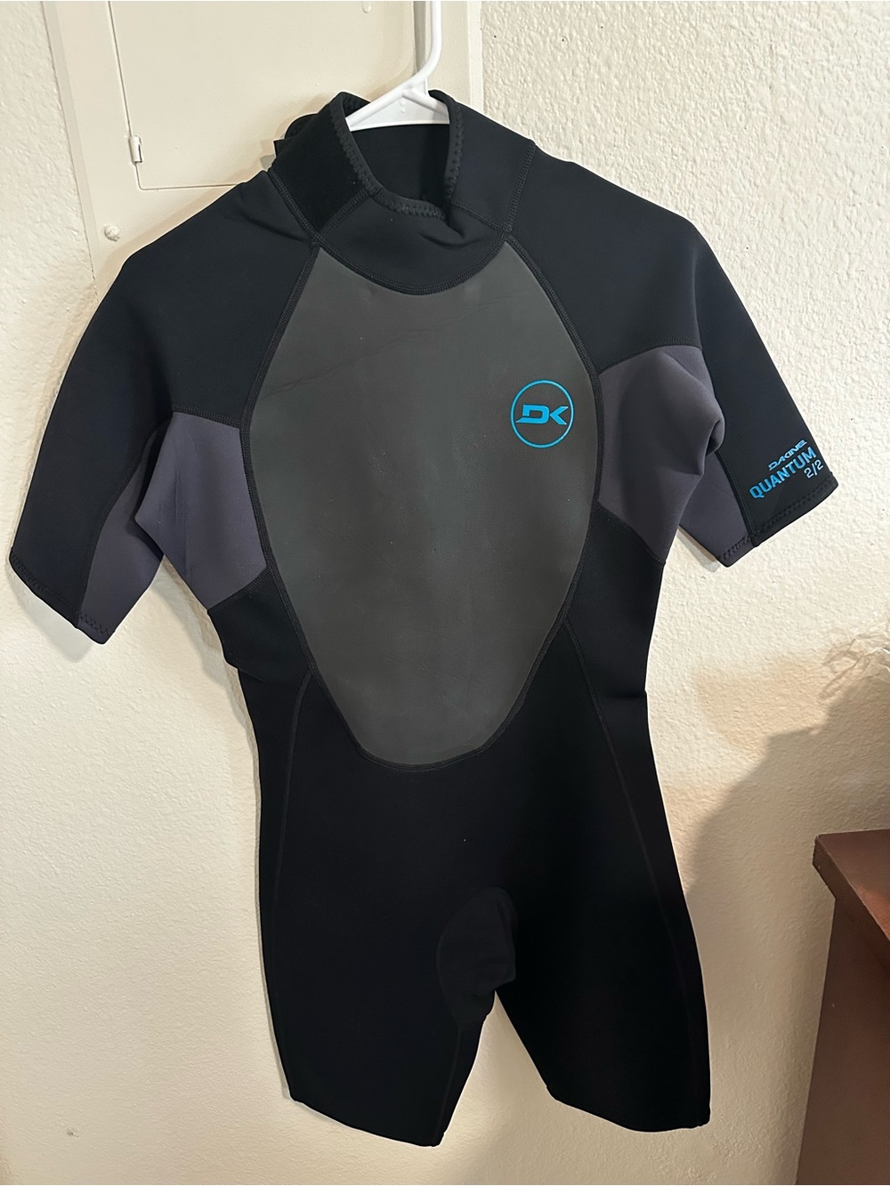 Dakine Quantum Shorty Wetsuit in Black and Gray with Teal Logo